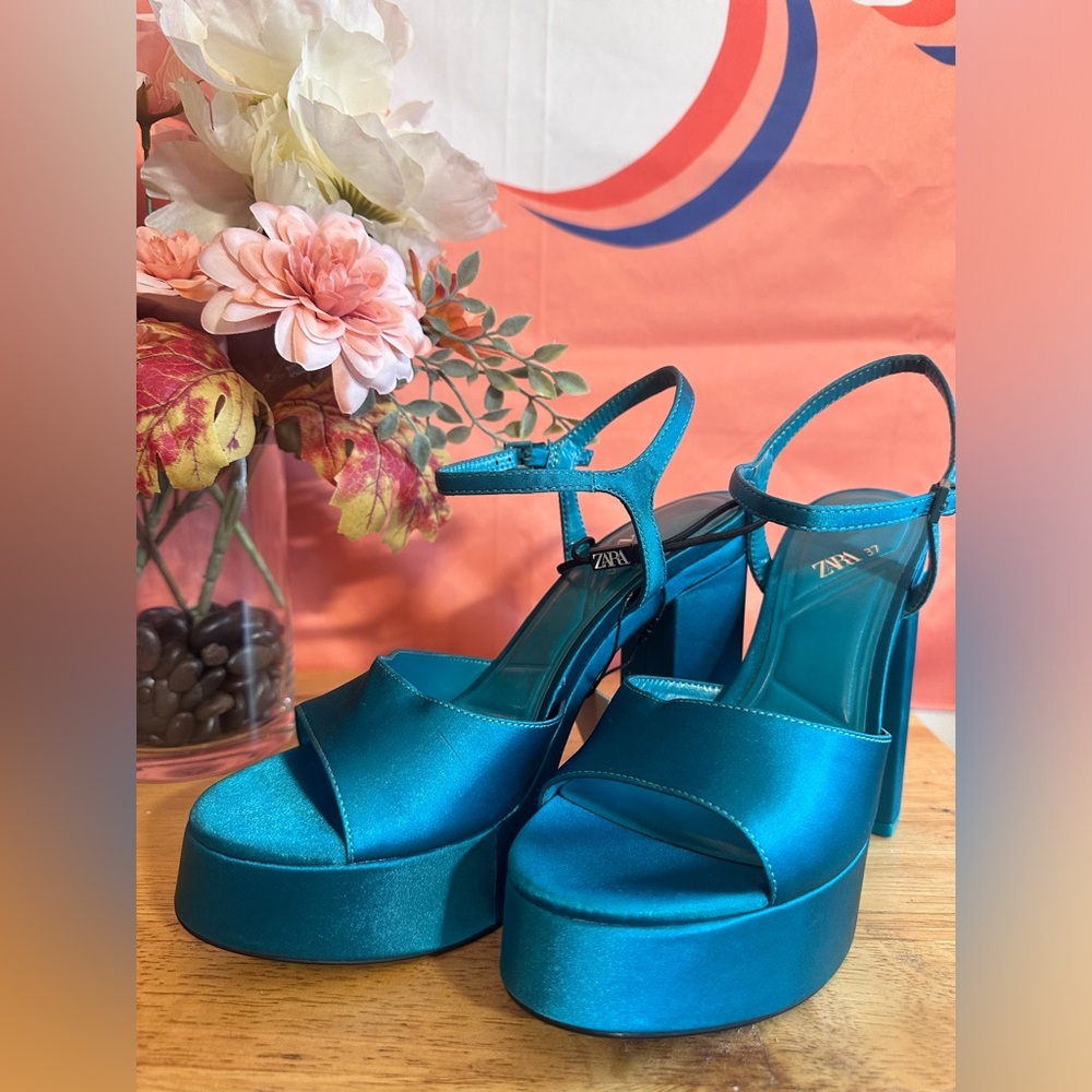 ZARA chunky teal High heels in size 6.5 NWT
